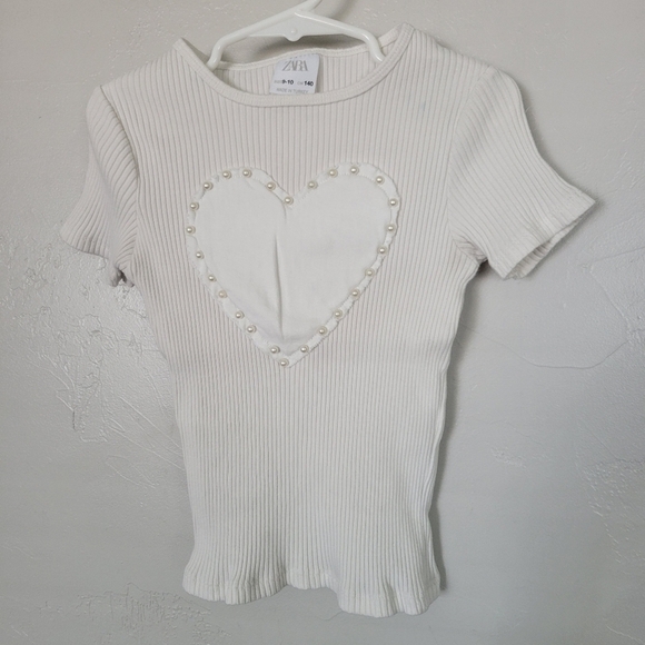 Zara Girls 9-10 White Short Sleeve Ribbed Shirt Heart Applique Pearl Accent Tee - Picture 1 of 5